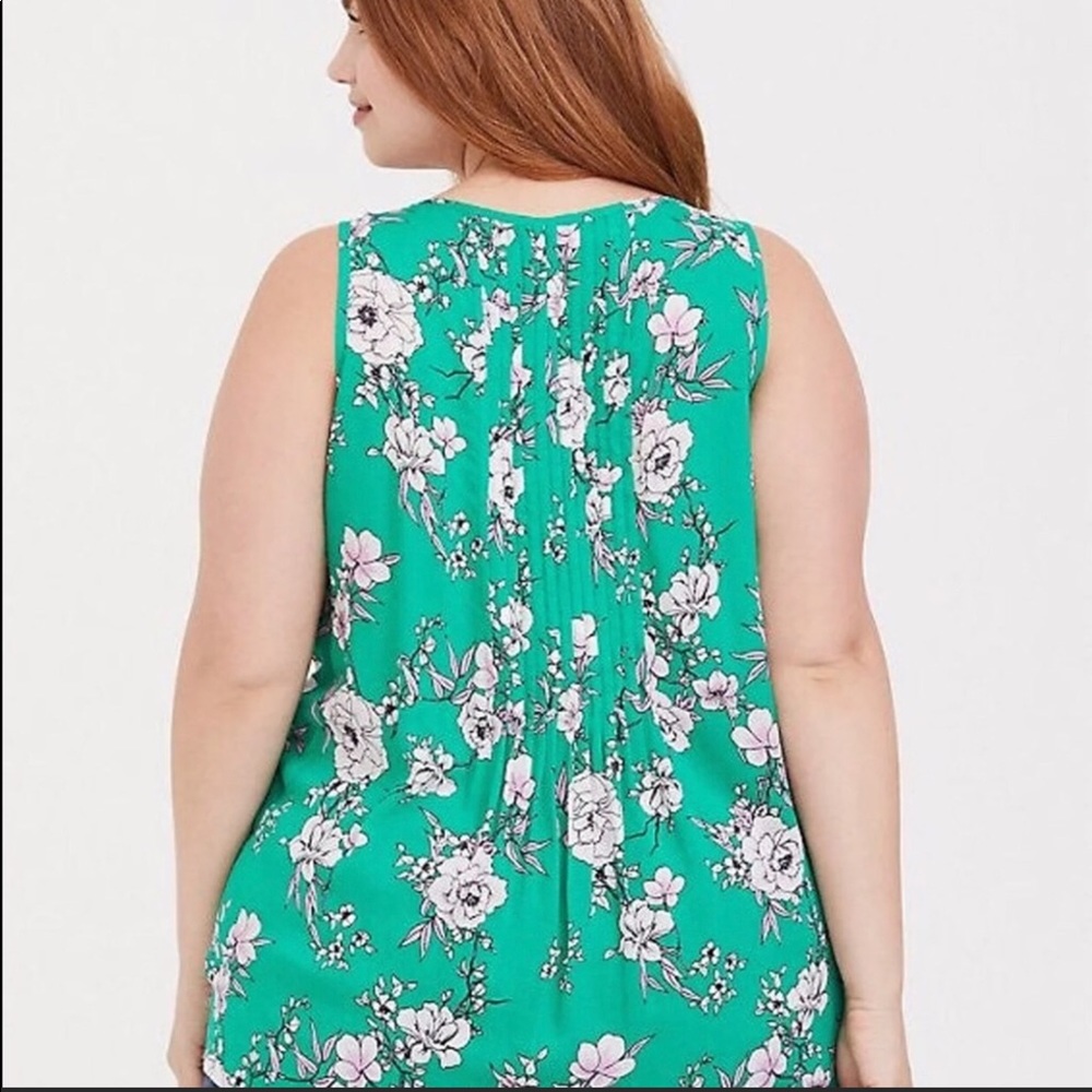 ❌SOLD❌Torrid Sleeveless Floral Pleated Top - Picture 2 of 9